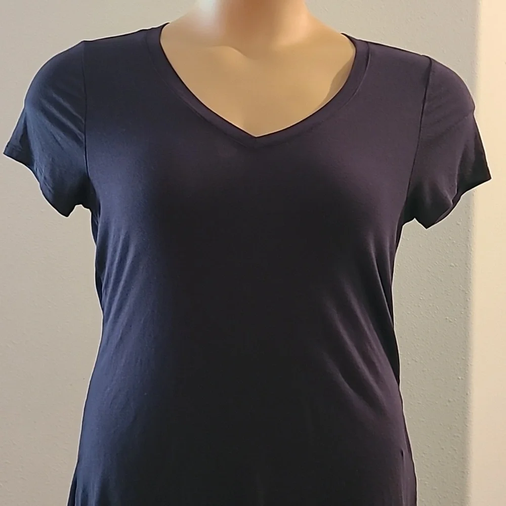 Women's grey v-neck t-shirt size Medium - Picture 2 of 8